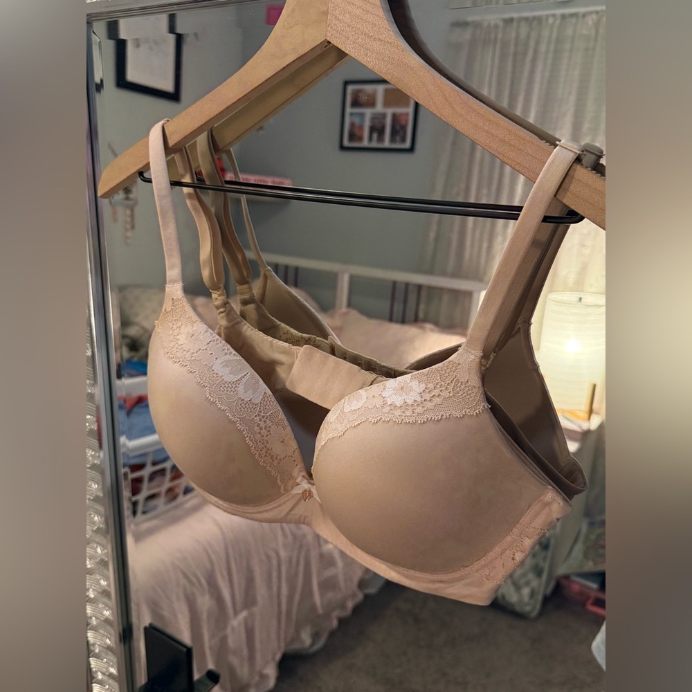 Victoria’s Secret Wireless Lace Trimmed Cream/Tan Bra - Picture 5 of 5